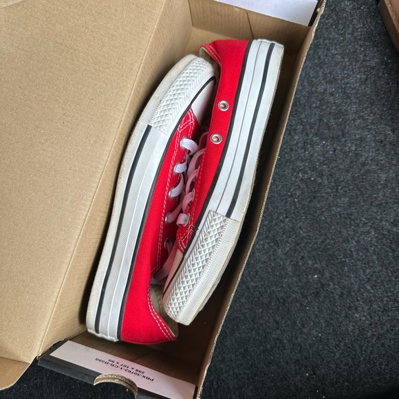 RED LOW CONVERSES - Picture 2 of 4